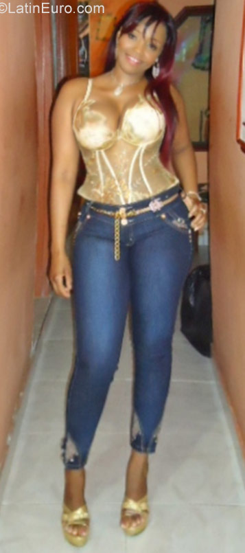 Date this sultry Colombia girl Yulieth from Cali CO21300