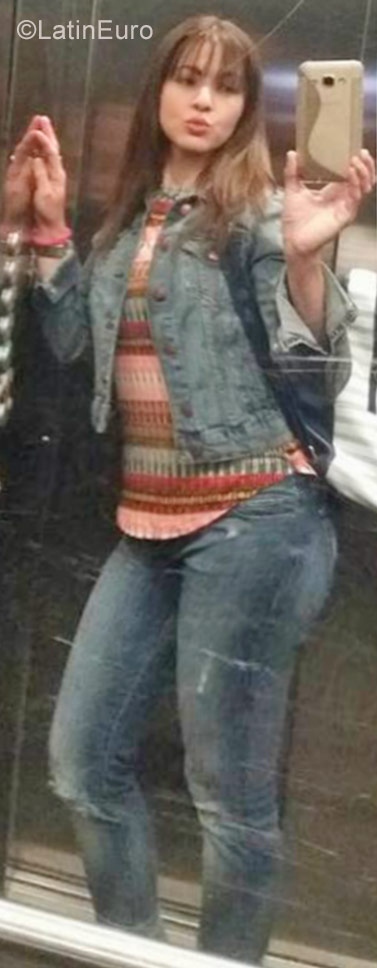 Date this hard body Colombia girl Giselle from  CO21405