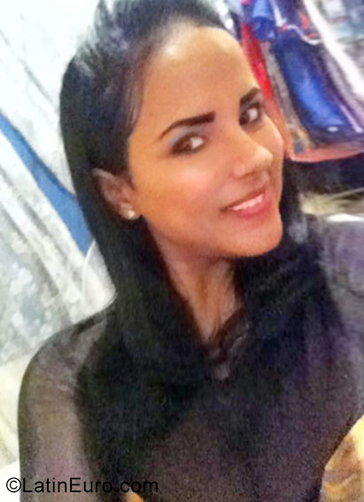 Date this sultry Dominican Republic girl Madelyn from Santiago DO28775
