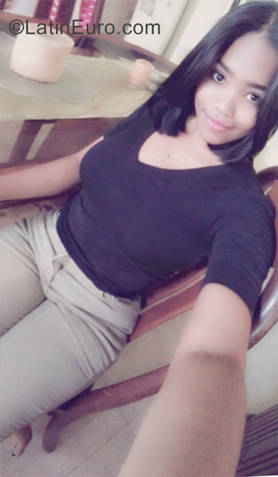 Date this athletic Dominican Republic girl Mihara from Santo Domingo DO28876