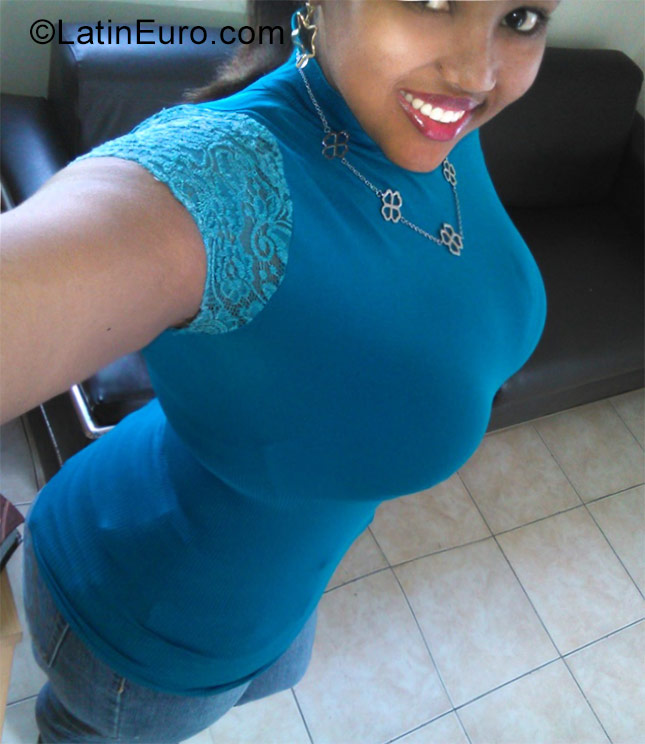 Date this hot Dominican Republic girl Elizabeth from Santo Domingo DO28879