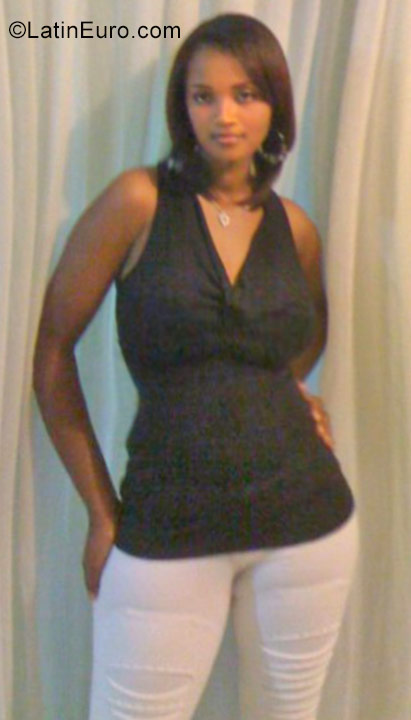 Date this funny Dominican Republic girl Claudia from Santiago DO35982