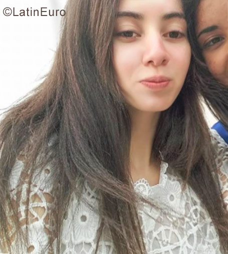 Date this nice looking Brazil girl Stefani from Porto Alegre BR10055