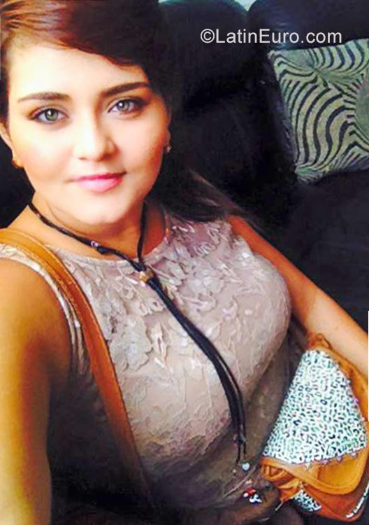 Date this delightful Colombia girl Julieth from Bucaramanga CO21626