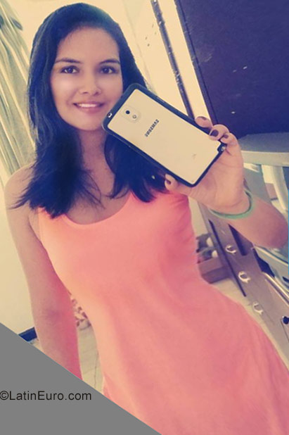 Date this foxy Colombia girl Luisa from Cali CO21682