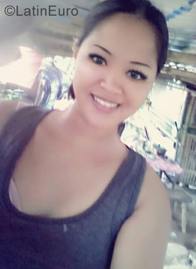 Date this happy Saudi Arabia girl Jenalin from Dhahran SA34