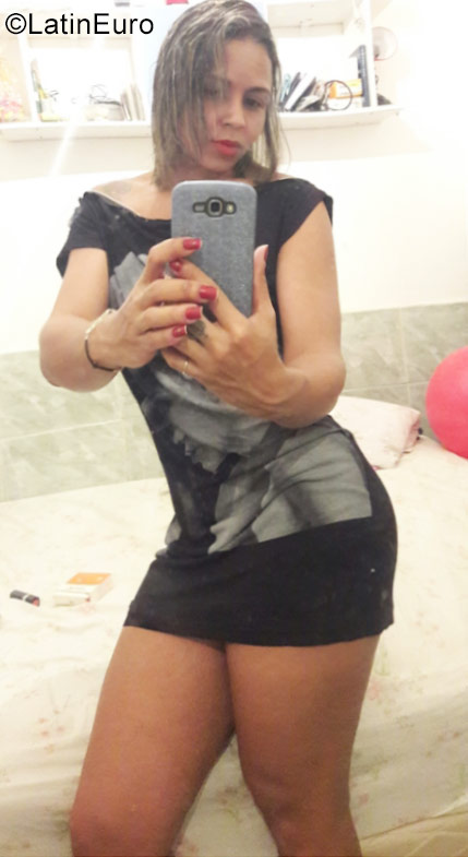Date this charming Brazil girl Priscila from Rio De Janeiro BR10138