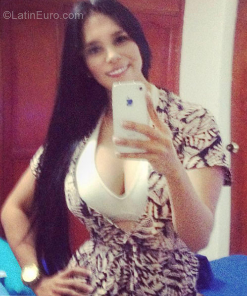 Date this athletic Colombia girl Paulina from Bogota CO21716