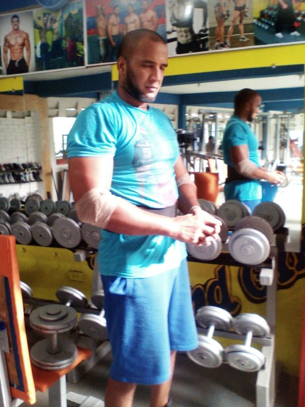 Date this funny Dominican Republic man The red machine from Estados Unidos DO29085