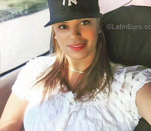 Date this athletic Dominican Republic girl La bella from Valverde, Mao DO29097