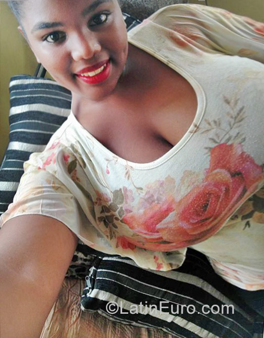 Date this sensual Dominican Republic girl Aura from Santo Domingo DO29110