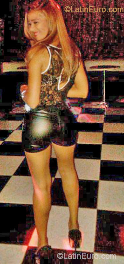 Date this beautiful Dominican Republic girl Farah from Santo Domingo DO29126