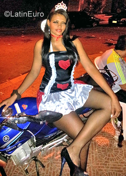 Date this happy Colombia girl Yohana from Cali CO21748