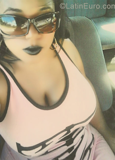 Date this passionate Dominican Republic girl Yidelkys from Santiago DO29214