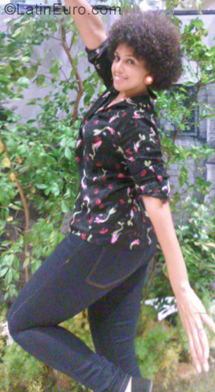 Date this beautiful Dominican Republic girl Yeimy from Santo Domingo DO29215