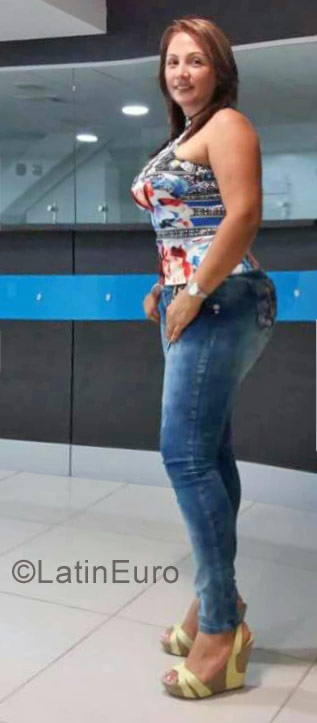 Date this sultry Colombia girl Claudia from Cali CO21814