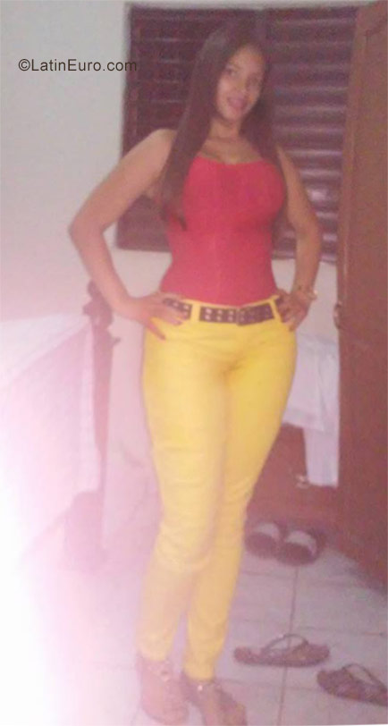 Date this voluptuous Dominican Republic girl Magnolia from Santiago DO29298