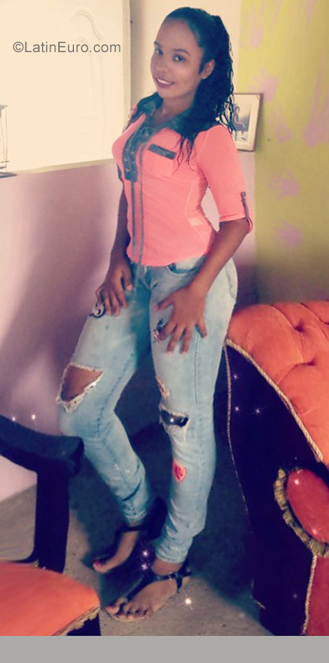 Date this passionate Dominican Republic girl Yommery from Santiago DO29379