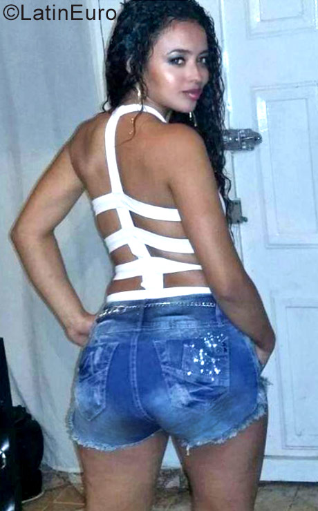 Date this hot Colombia girl Bella from Bogota CO21872