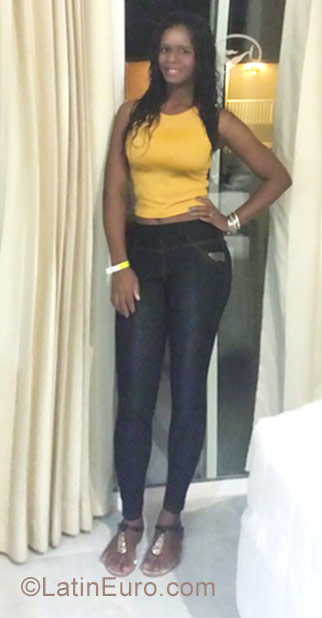 Date this stunning Dominican Republic girl Vieliz from Santo Domingo DO39986