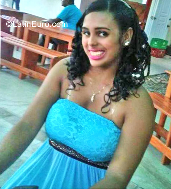 Date this cute Dominican Republic girl Esmarlin from Mao DO29417