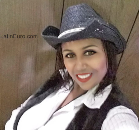 Date this sultry Brazil girl Deliane from Sao Paulo BR10124