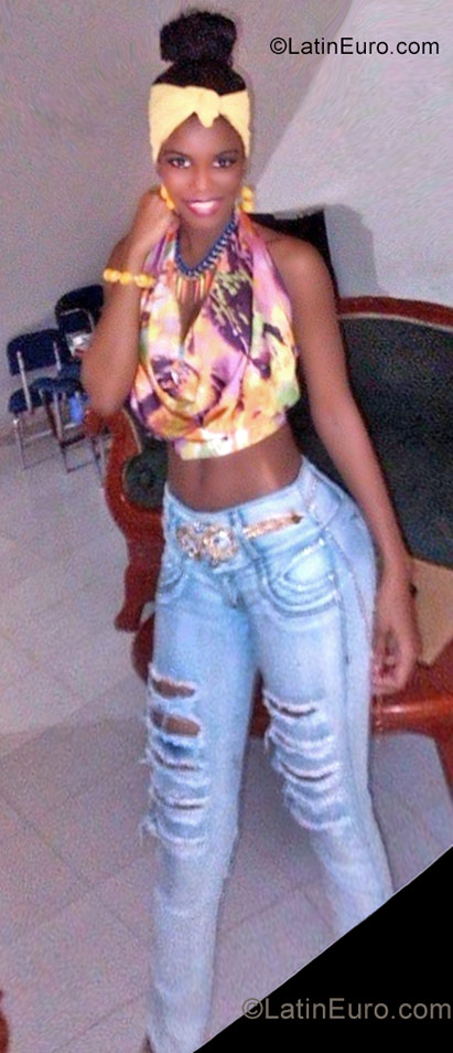Date this hot Colombia girl Liza from Cali CO21937