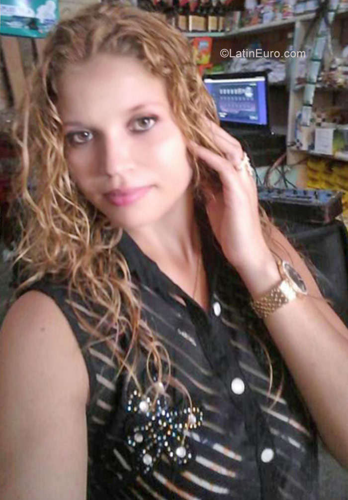 Date this cute Dominican Republic girl Yokairia from Santo Domingo DO29522