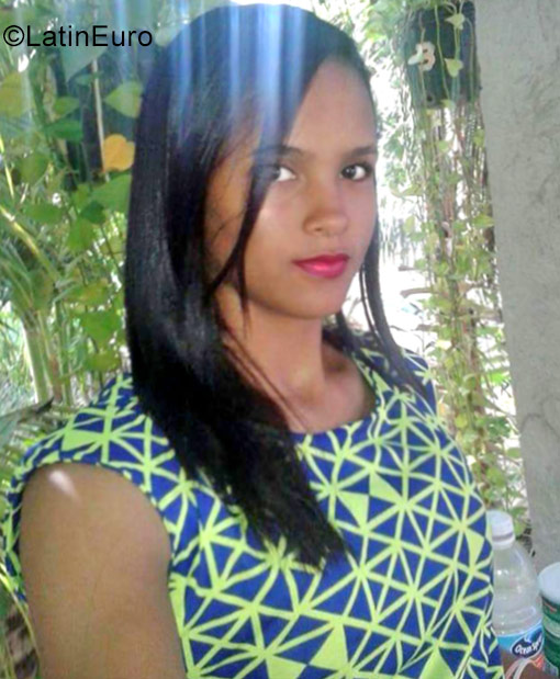 Date this good-looking Dominican Republic girl Dara from Santiago DO29547