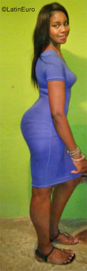 Date this attractive Dominican Republic girl Emylce from Santo Domingo DO29587