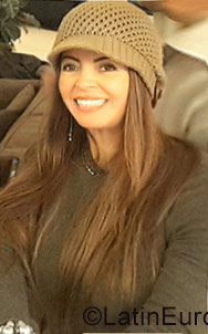 Date this attractive Colombia girl Patricia from Bogota CO21982