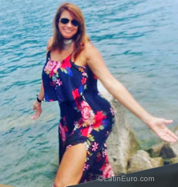 Date this happy Brazil girl Ana Carolina from Rio De Janeiro BR10142