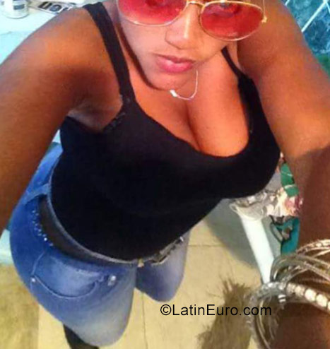 Date this fun Dominican Republic girl Yordania from Santo Domingo DO29613