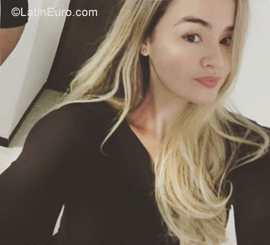 Date this voluptuous Colombia girl Lizeth tabares from Medellín CO22010