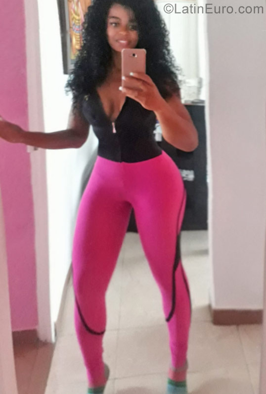 Date this sultry Colombia girl Claudia Kelly from Bogota CO22011
