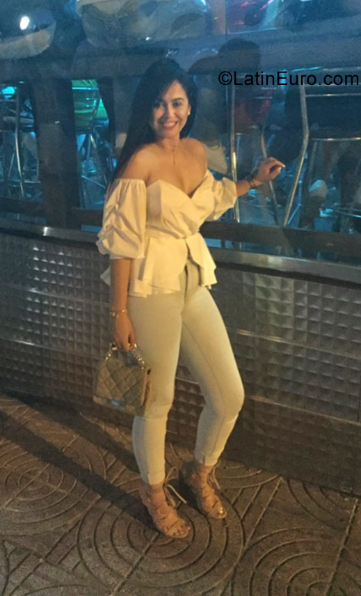 Date this beautiful Dominican Republic girl Chaina from Santiago DO29638
