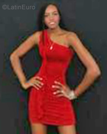 Date this happy Colombia girl Yulieth from Cali CO22018