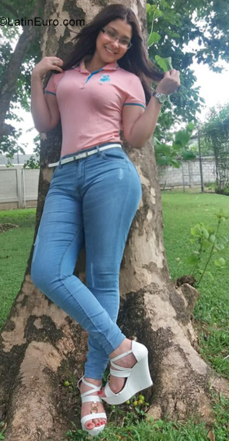 Date this attractive Dominican Republic girl Rosana from Santo Domingo DO29691