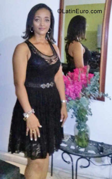 Date this nice looking Colombia girl Casandra from Cali CO22040