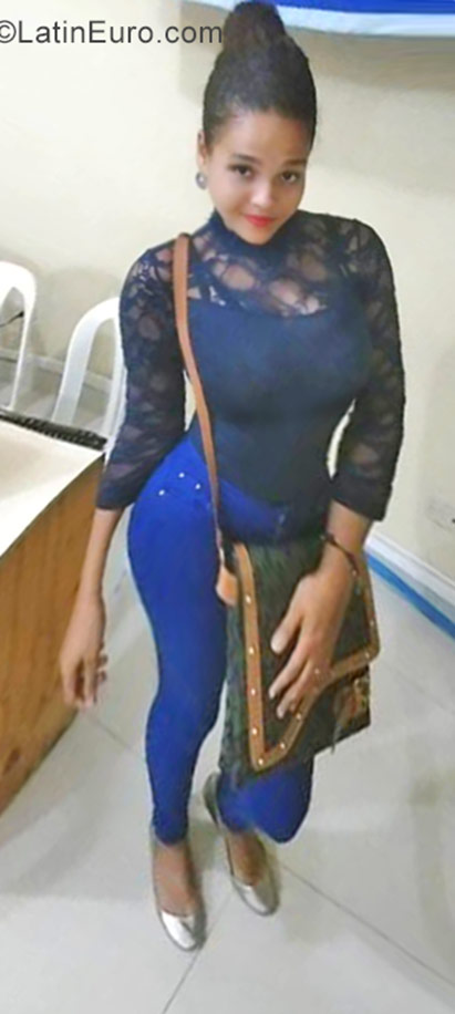 Date this voluptuous Dominican Republic girl Karyna from San Cristobal DO29791