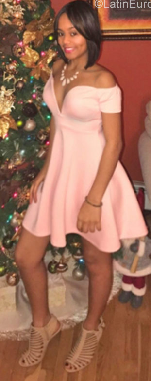 Date this gorgeous Dominican Republic girl Camila from Santo Domingo DO29793