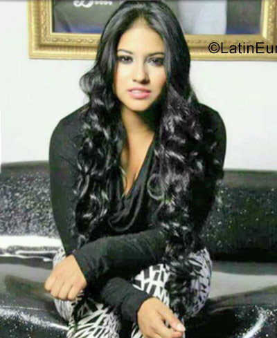 Date this stunning Colombia girl Andrea from Cali CO22087