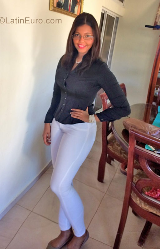 Date this fun Dominican Republic girl Esther from Santo Domingo DO29852