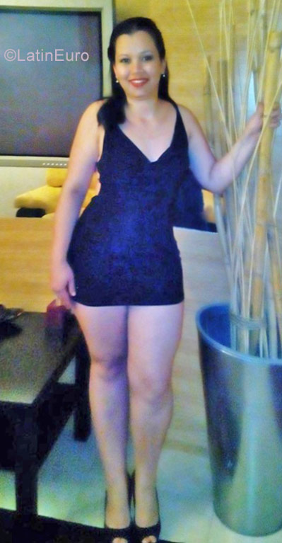 Date this georgeous Spain girl Rossana from Almeria ES385