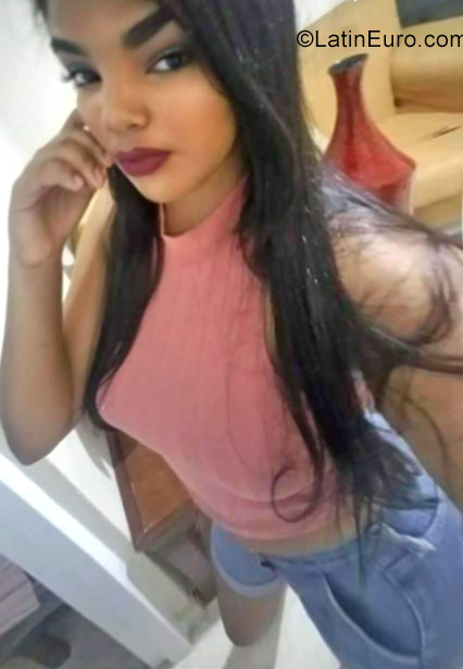 Date this charming Dominican Republic girl Esmeralda from Santiago DO29897