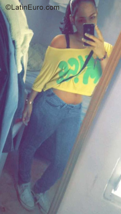 Date this georgeous Dominican Republic girl Joainy from Santo Domingo DO29921