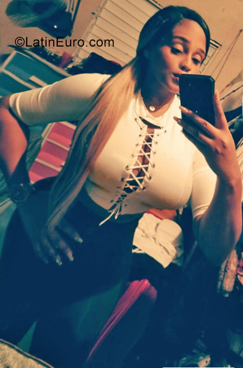 Date this hard body Dominican Republic girl Lizabeth from Puerto Plata DO29945