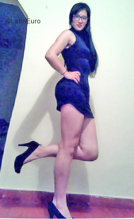 Date this hard body Colombia girl Xiomara from Bogota CO22142