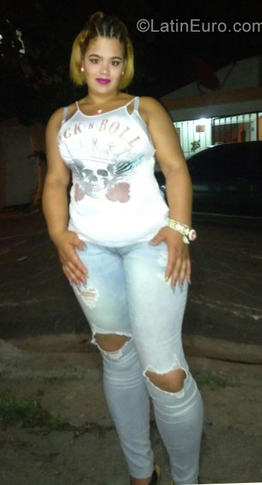 Date this voluptuous Dominican Republic girl Yani from Santiago DO29989