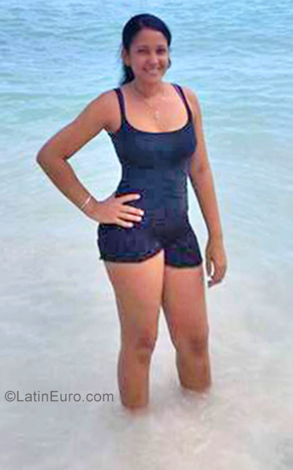 Date this stunning Dominican Republic girl Valentina from La Romana DO30003